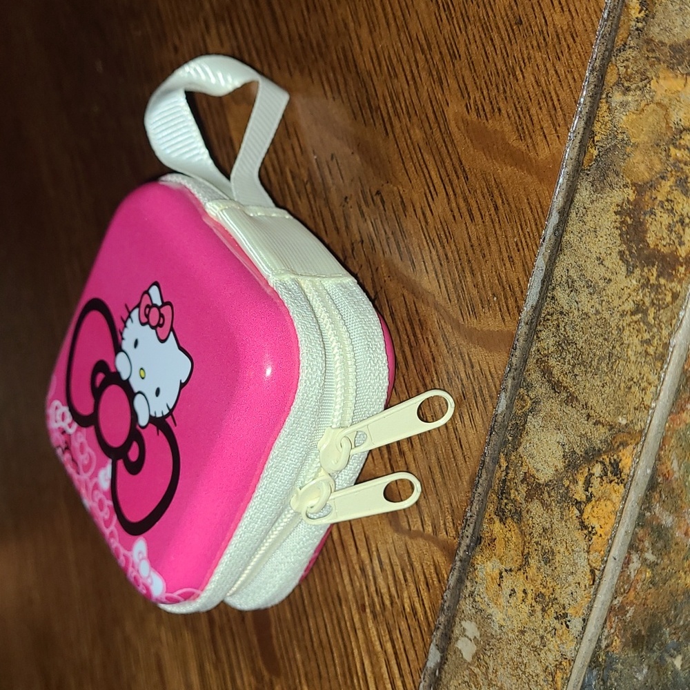 Hello Kitty Earbud Hard Case - Picture 7 of 15